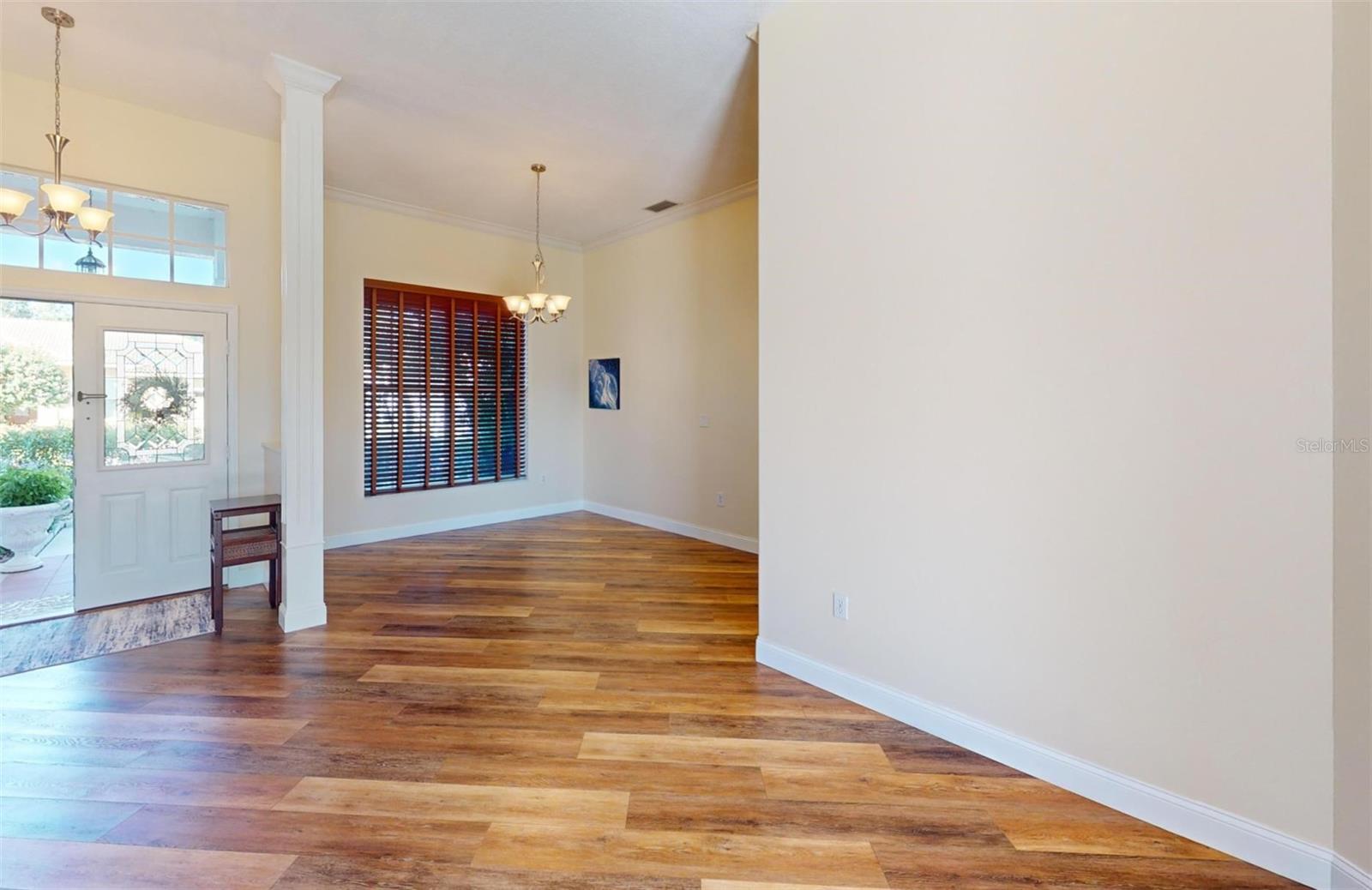 MCINTOSH LAKE - Residential