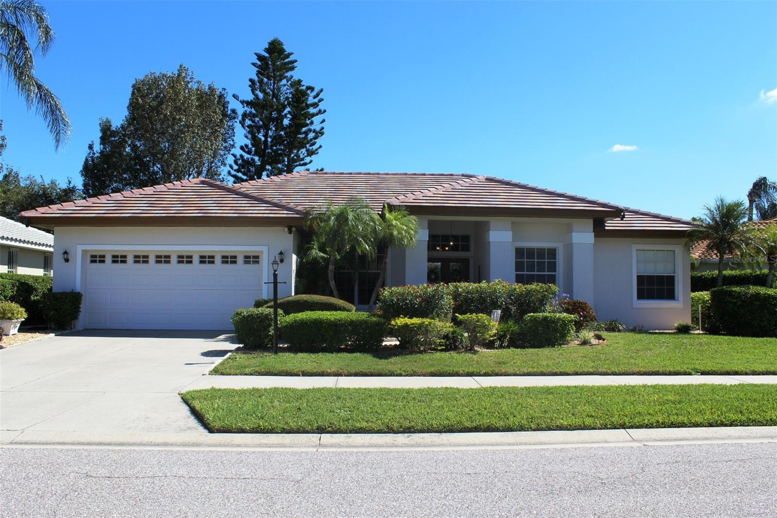 MCINTOSH LAKE - Residential