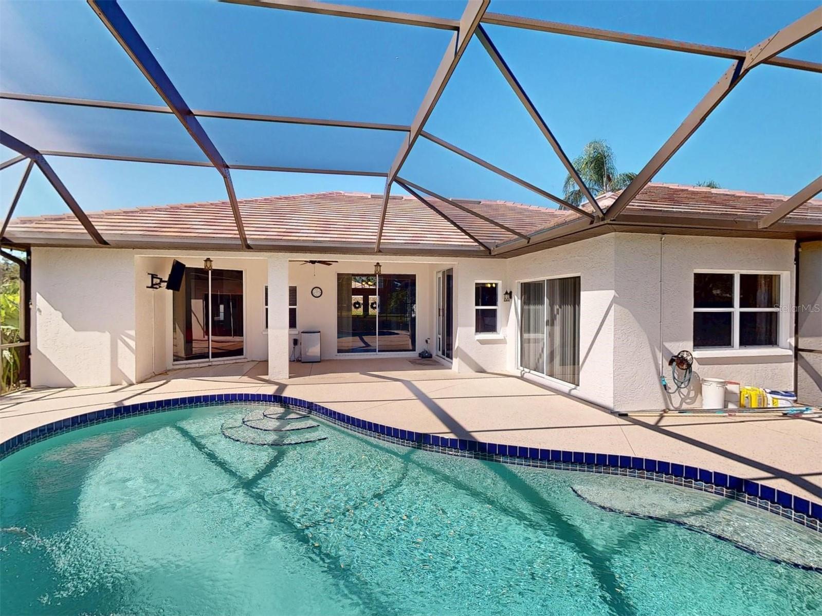 MCINTOSH LAKE - Residential