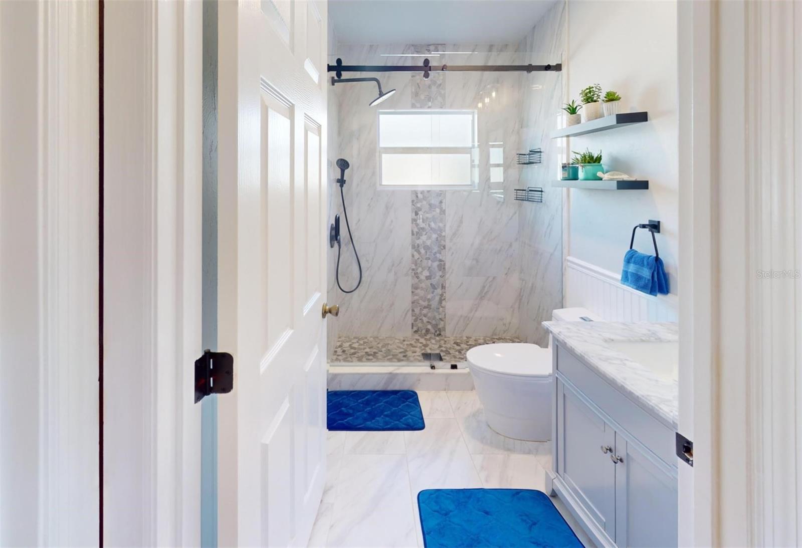 MCINTOSH LAKE - Residential