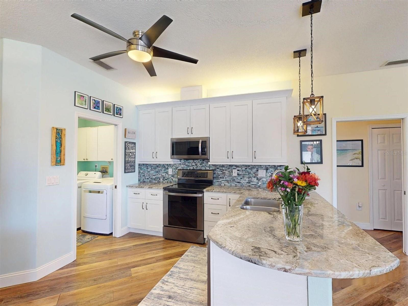 MCINTOSH LAKE - Residential