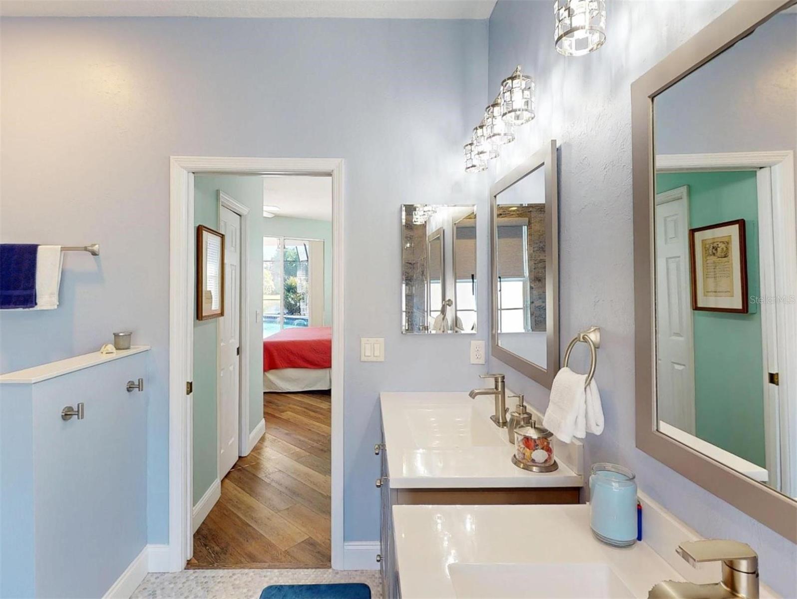 MCINTOSH LAKE - Residential