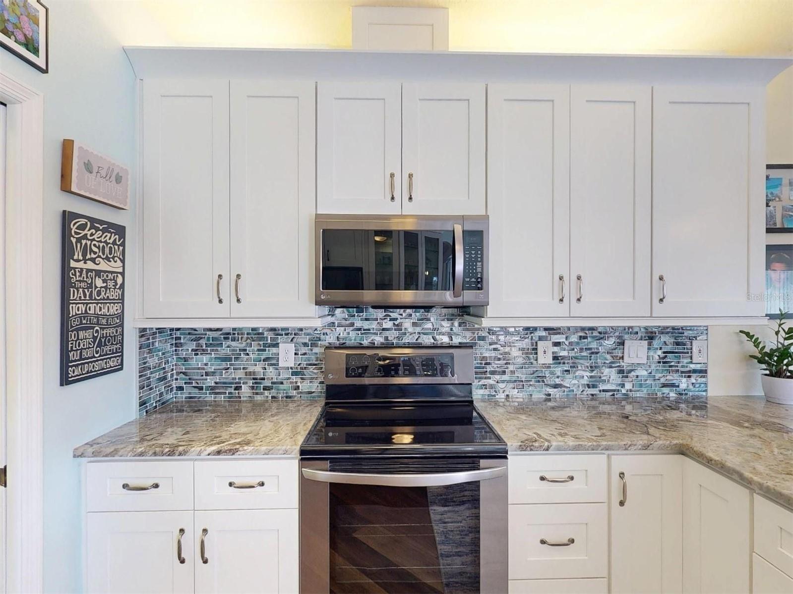 MCINTOSH LAKE - Residential