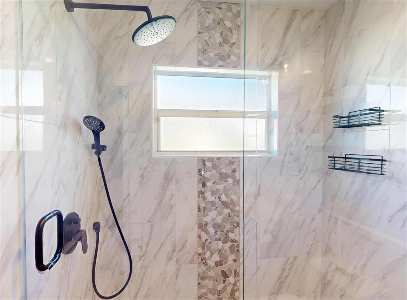 MCINTOSH LAKE - Residential