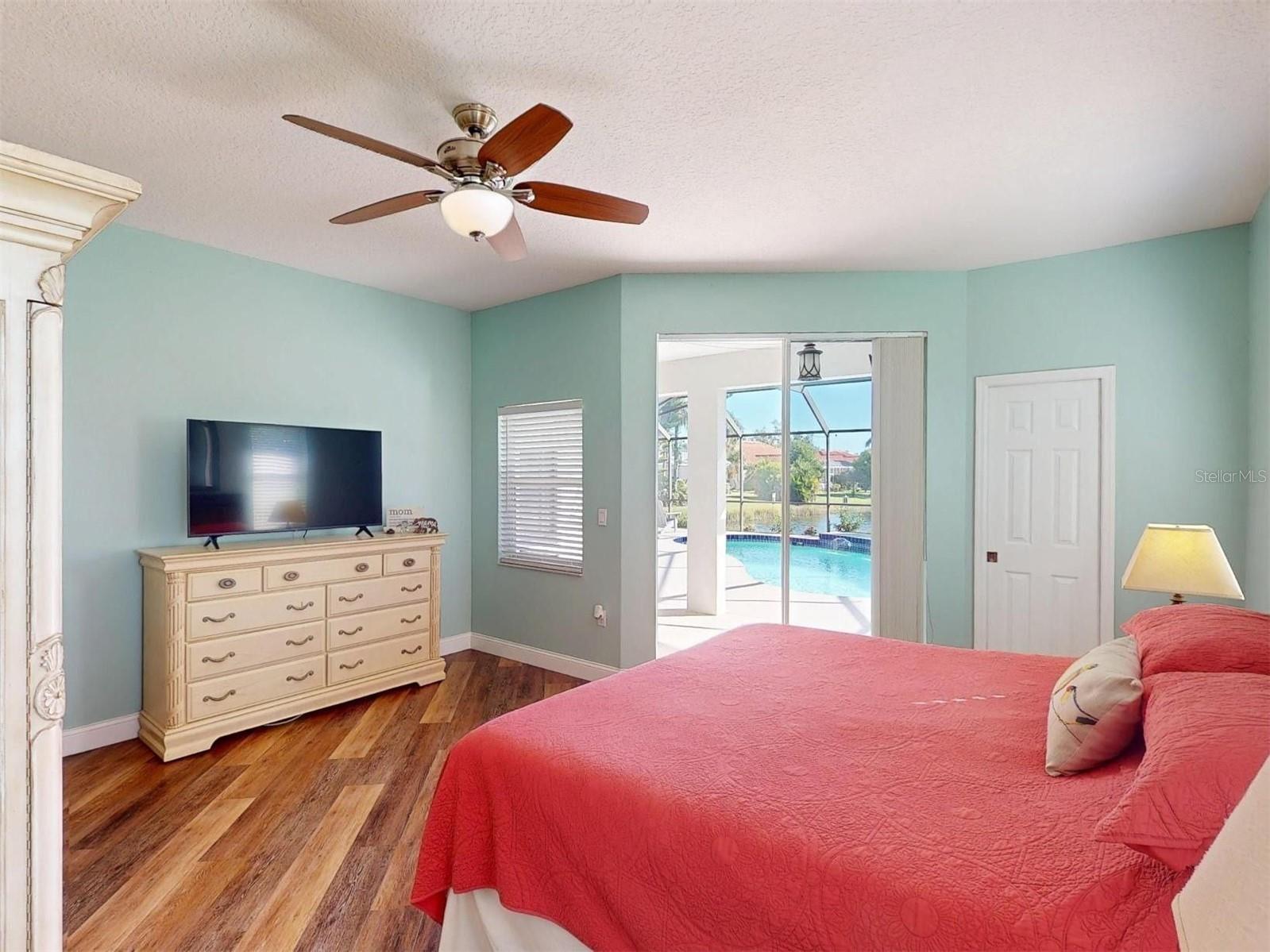 MCINTOSH LAKE - Residential