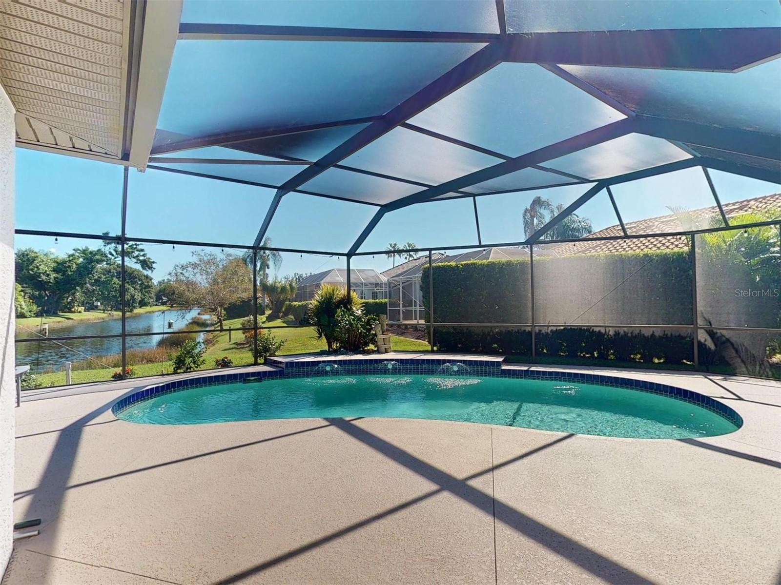 MCINTOSH LAKE - Residential