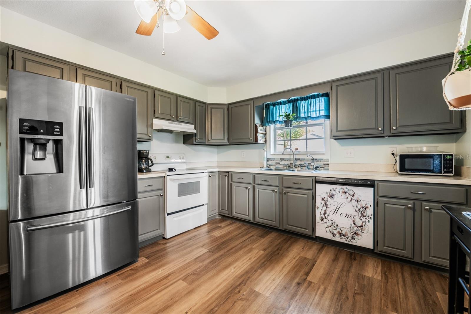 WEDGEWOOD MANOR PH 01 02 - Residential