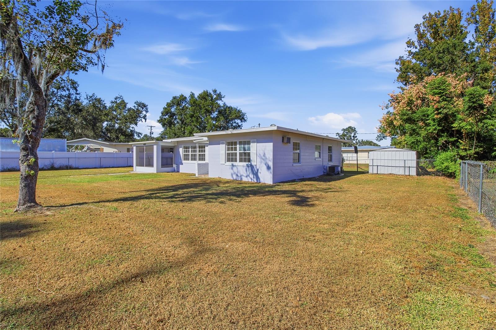 490 S WASHINGTONIA COURT