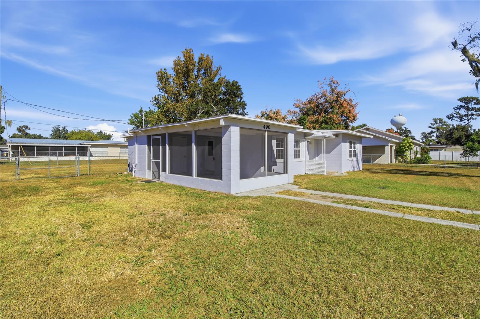 490 S WASHINGTONIA COURT