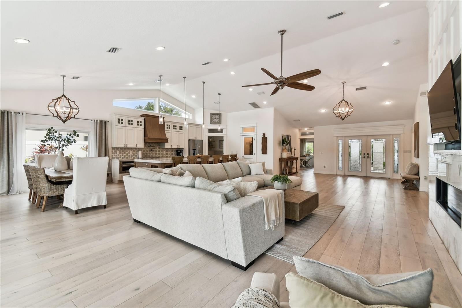 VENETIAN POINT - Residential