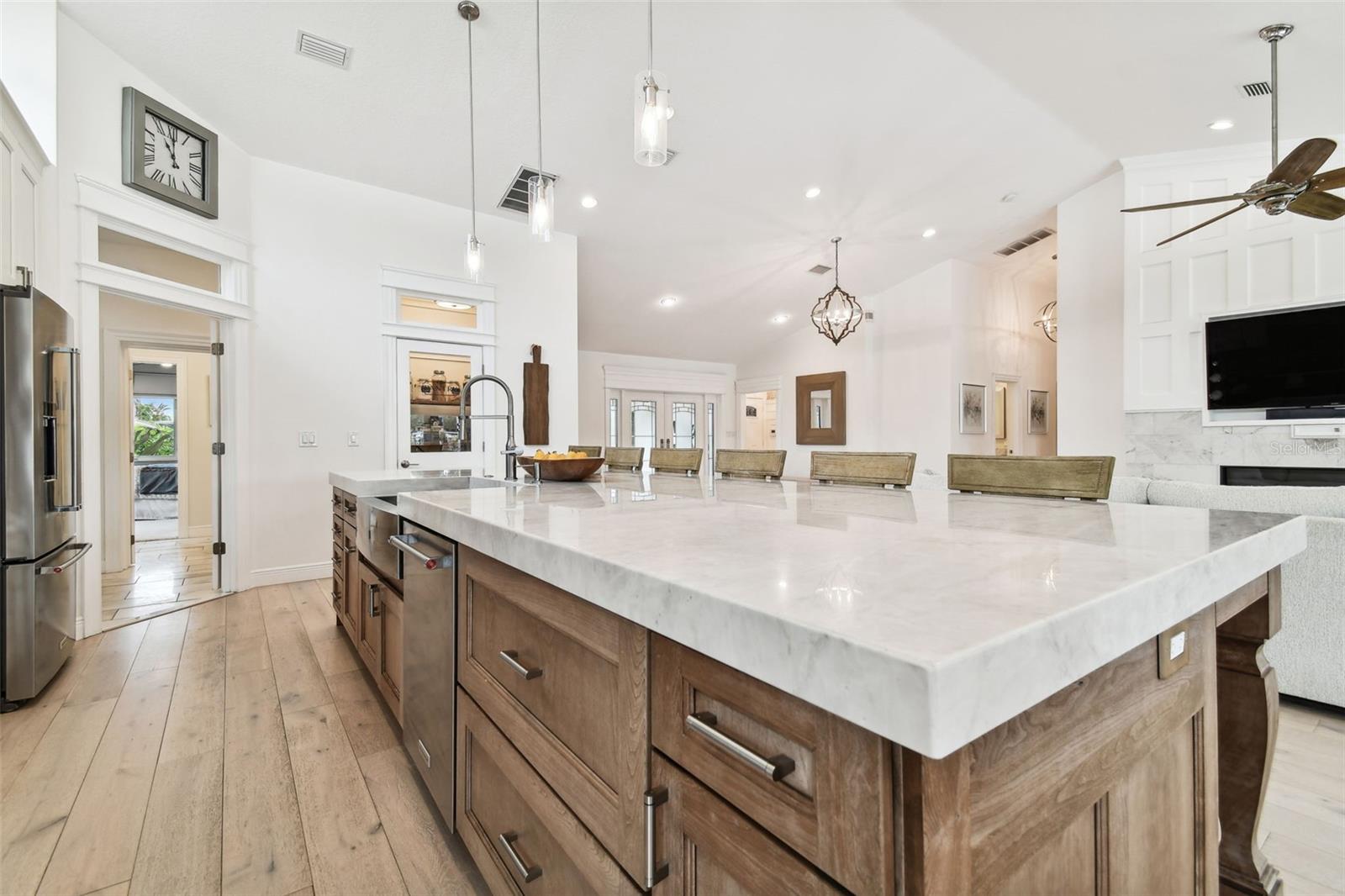 VENETIAN POINT - Residential