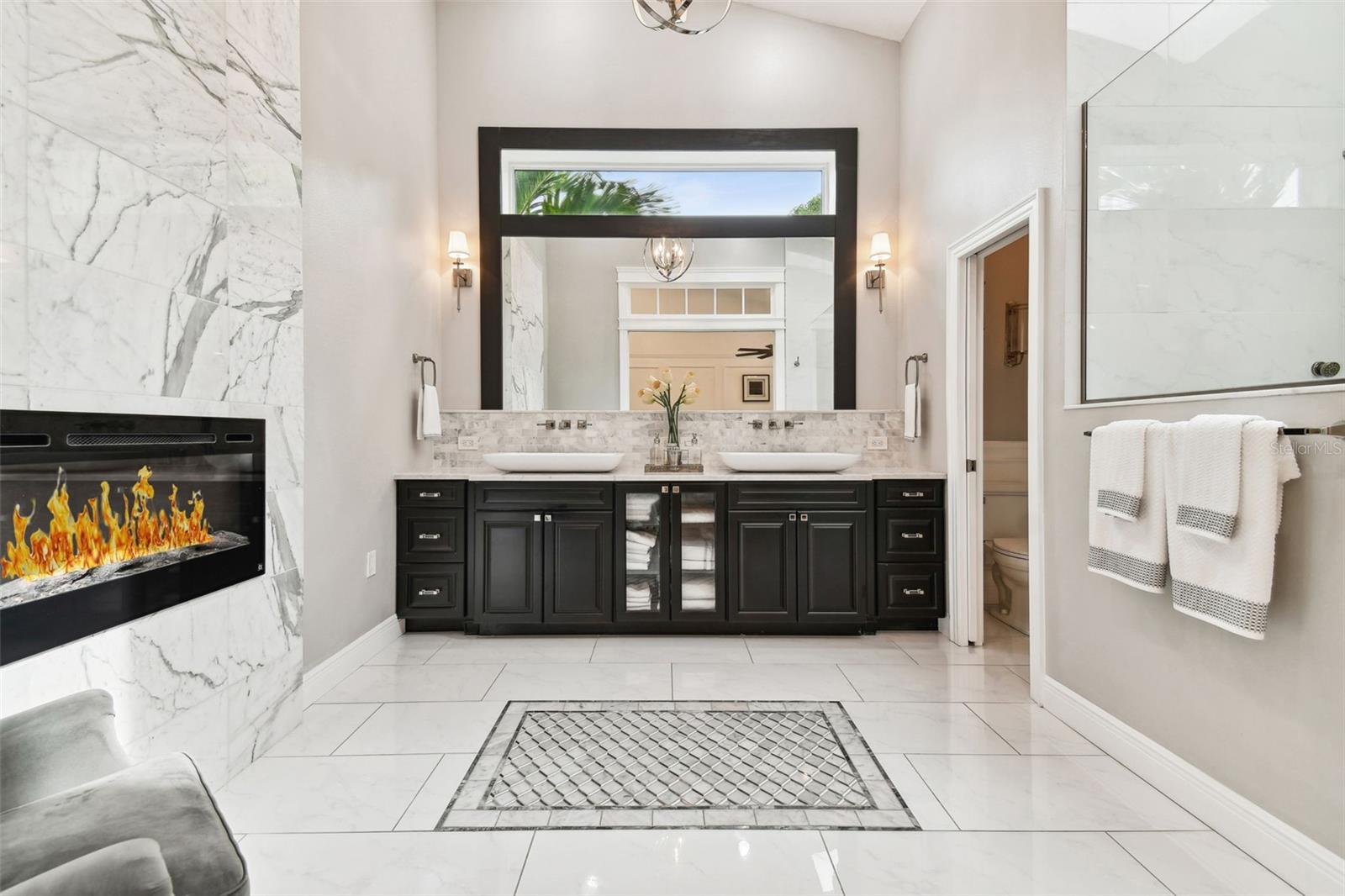 VENETIAN POINT - Residential