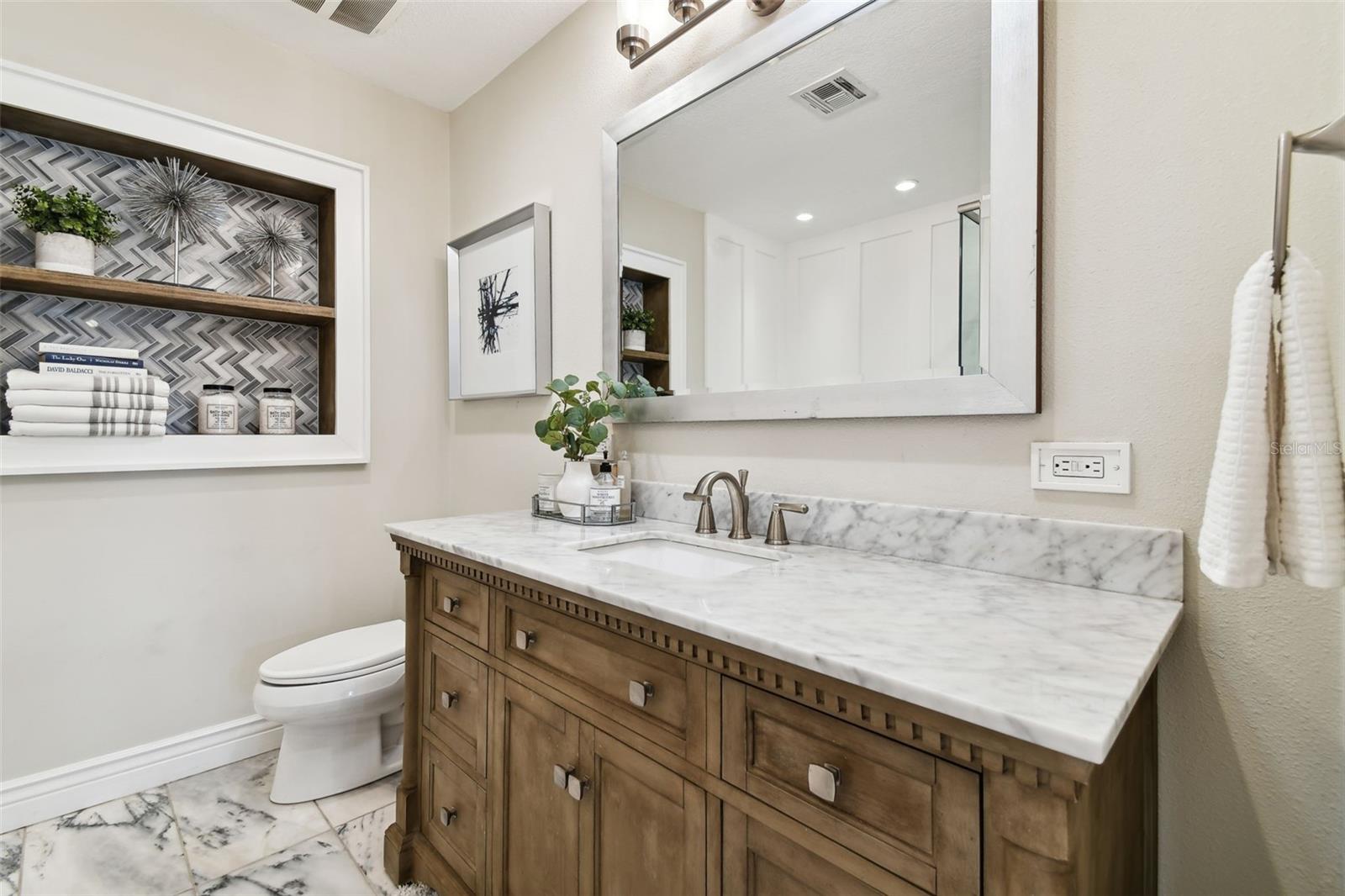 VENETIAN POINT - Residential