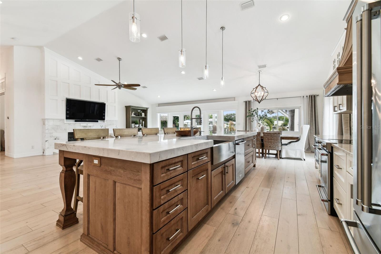 VENETIAN POINT - Residential