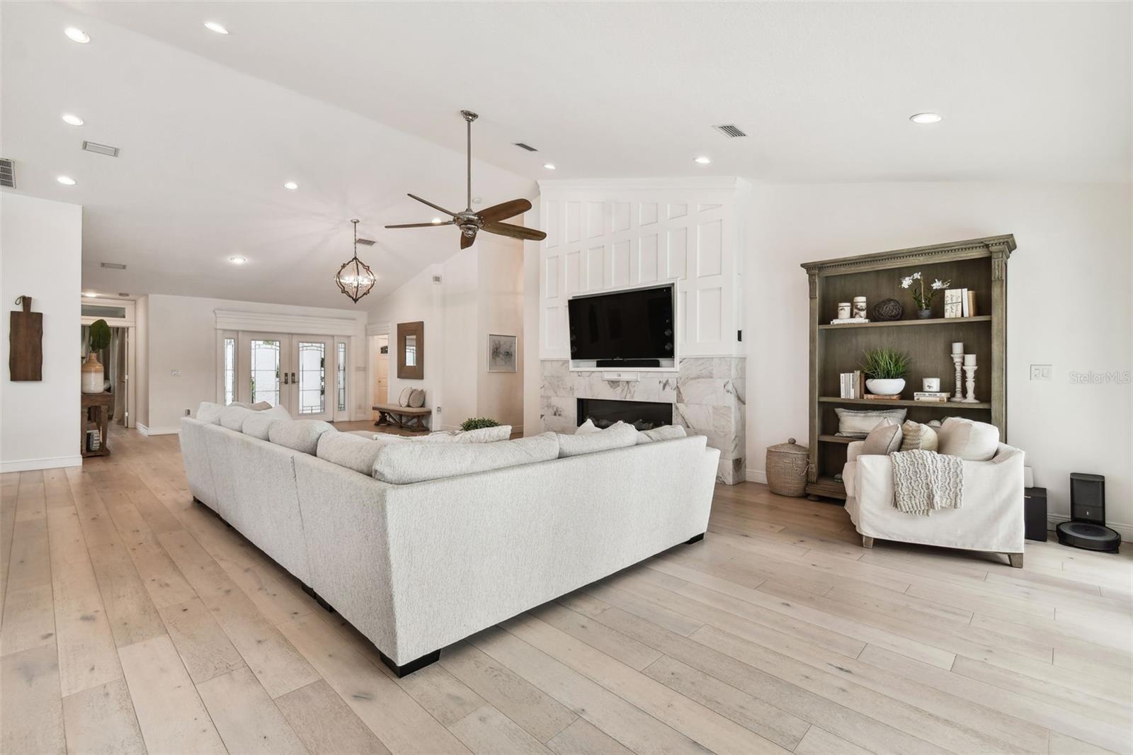 VENETIAN POINT - Residential