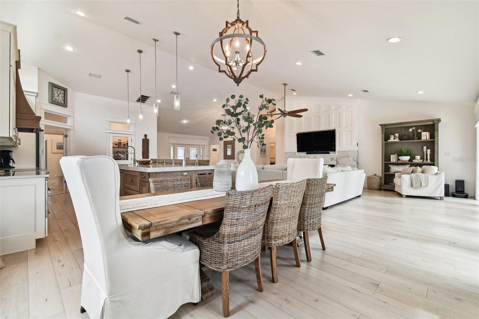 VENETIAN POINT - Residential