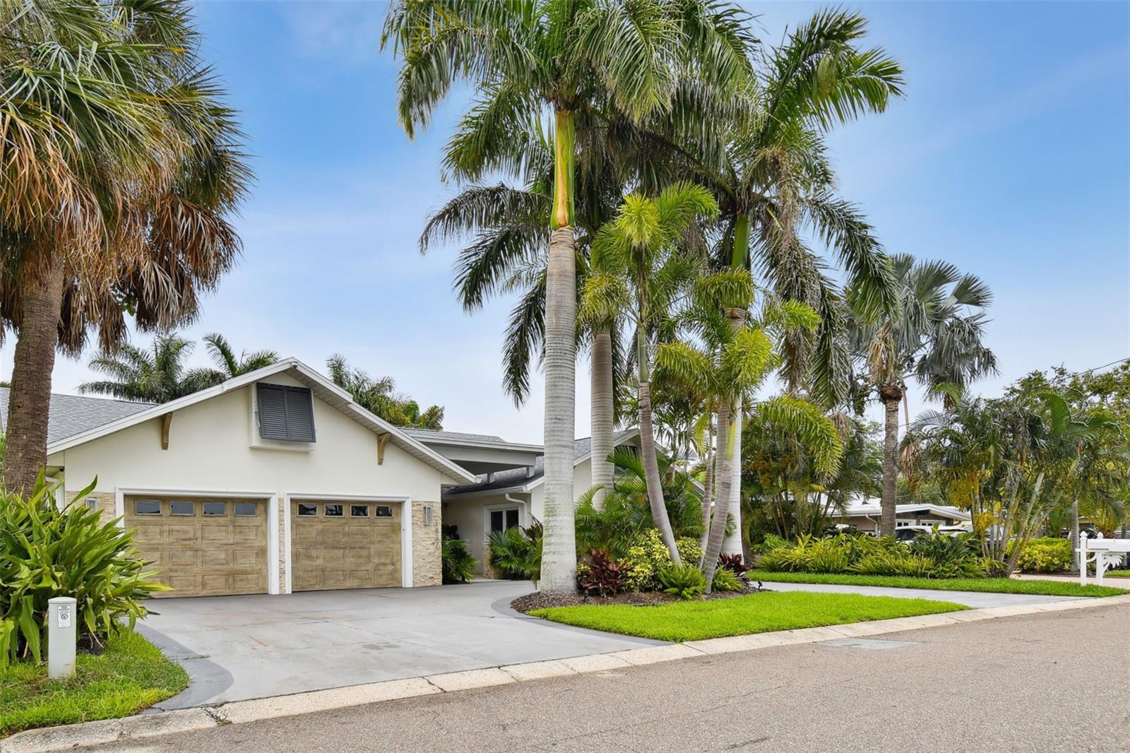 VENETIAN POINT - Residential