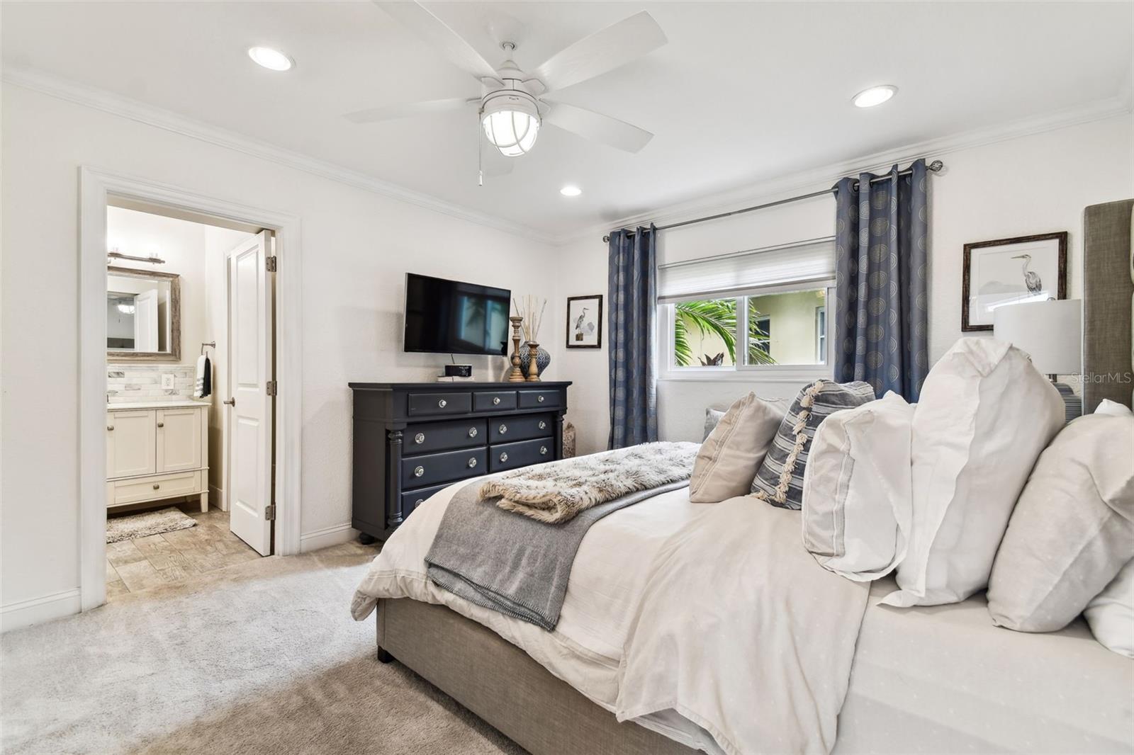 VENETIAN POINT - Residential