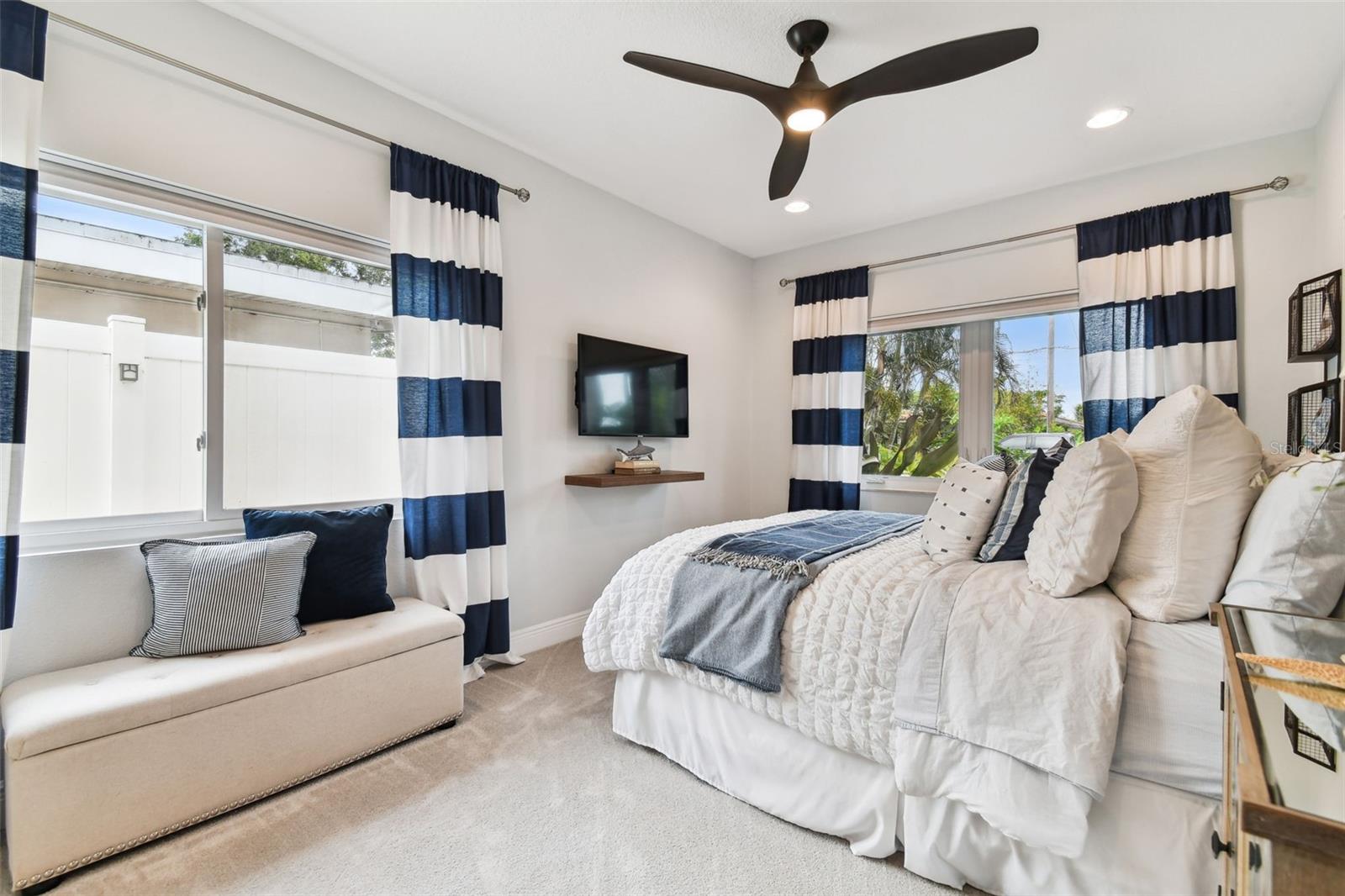 VENETIAN POINT - Residential