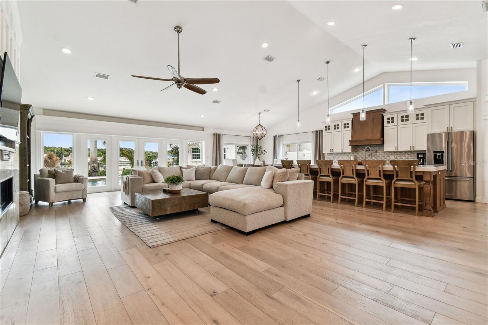 VENETIAN POINT - Residential