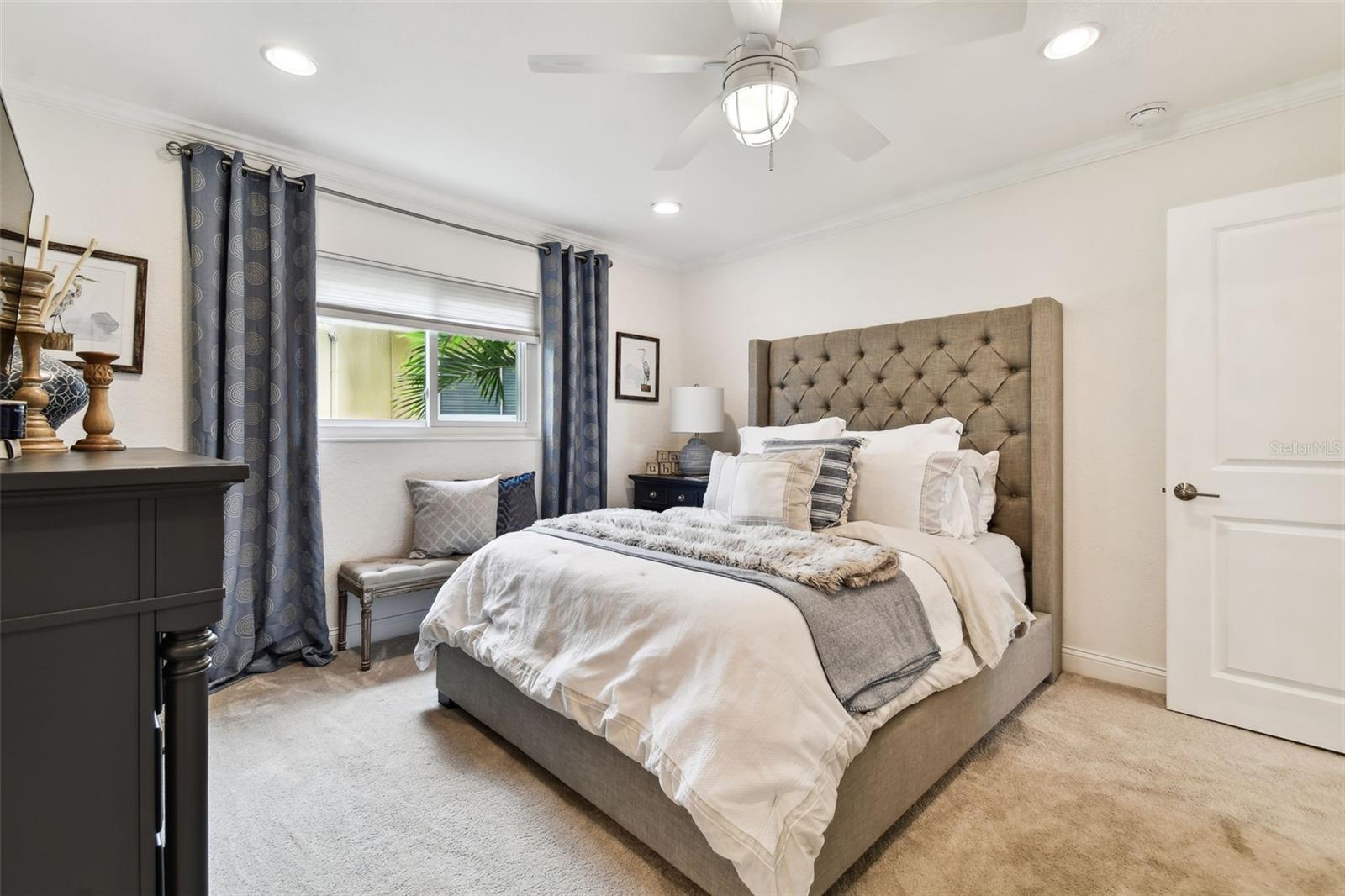 VENETIAN POINT - Residential