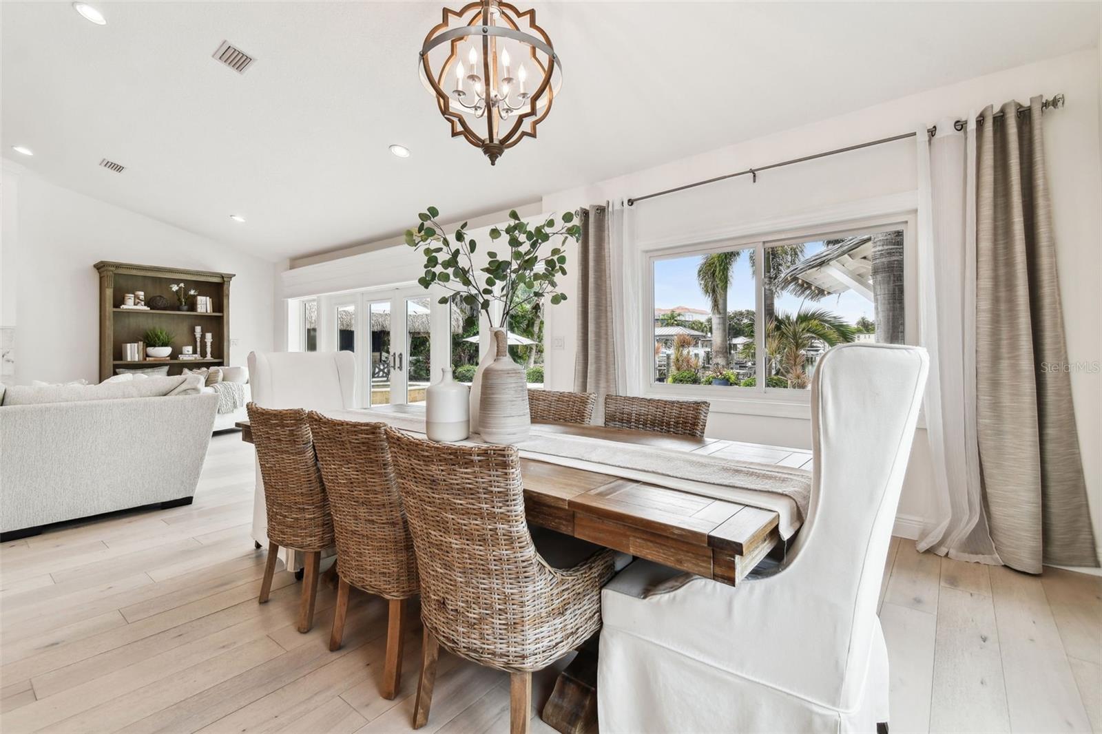 VENETIAN POINT - Residential