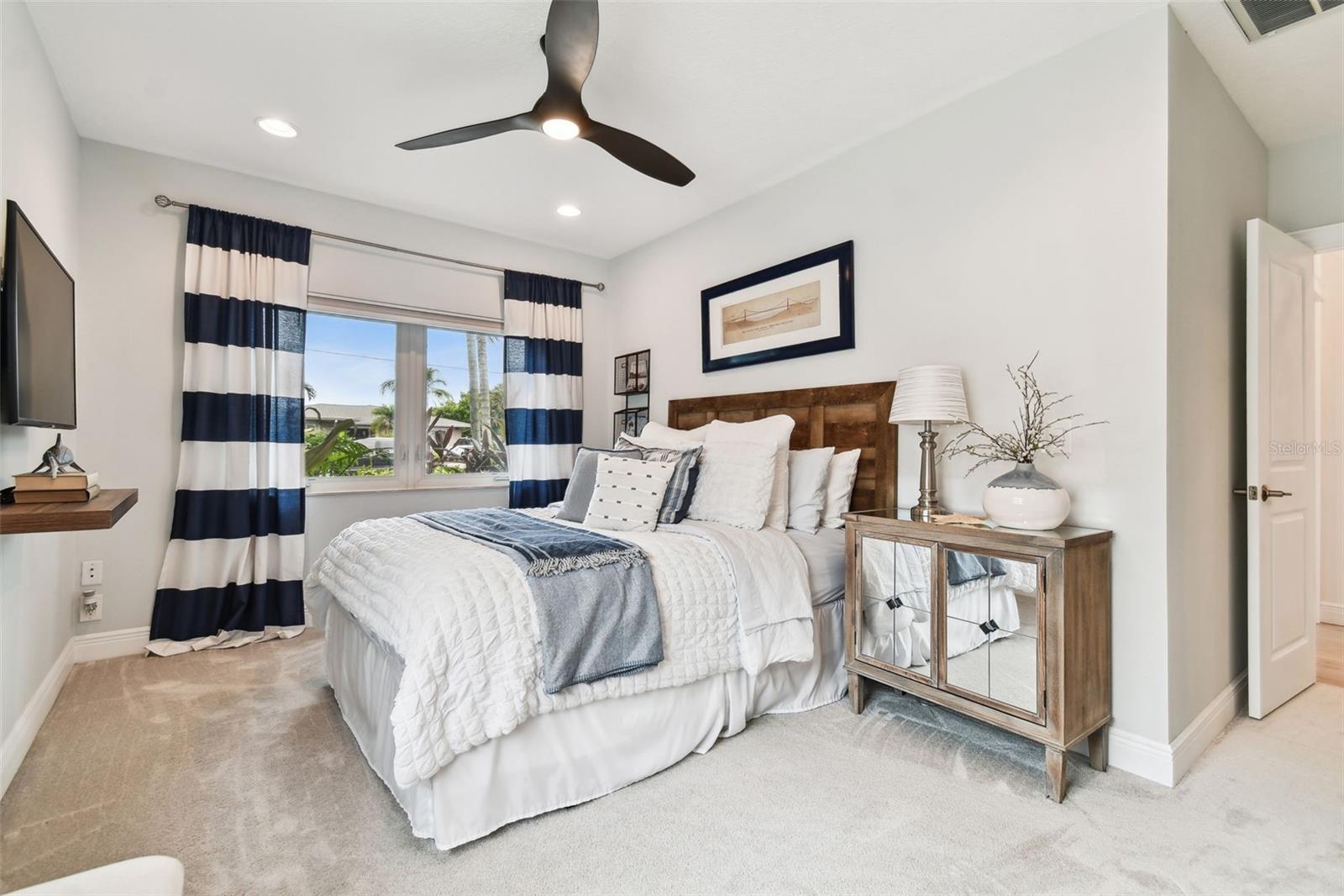 VENETIAN POINT - Residential