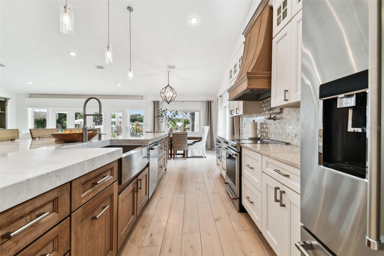 VENETIAN POINT - Residential
