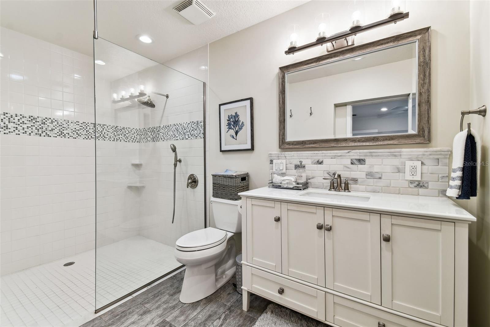 VENETIAN POINT - Residential