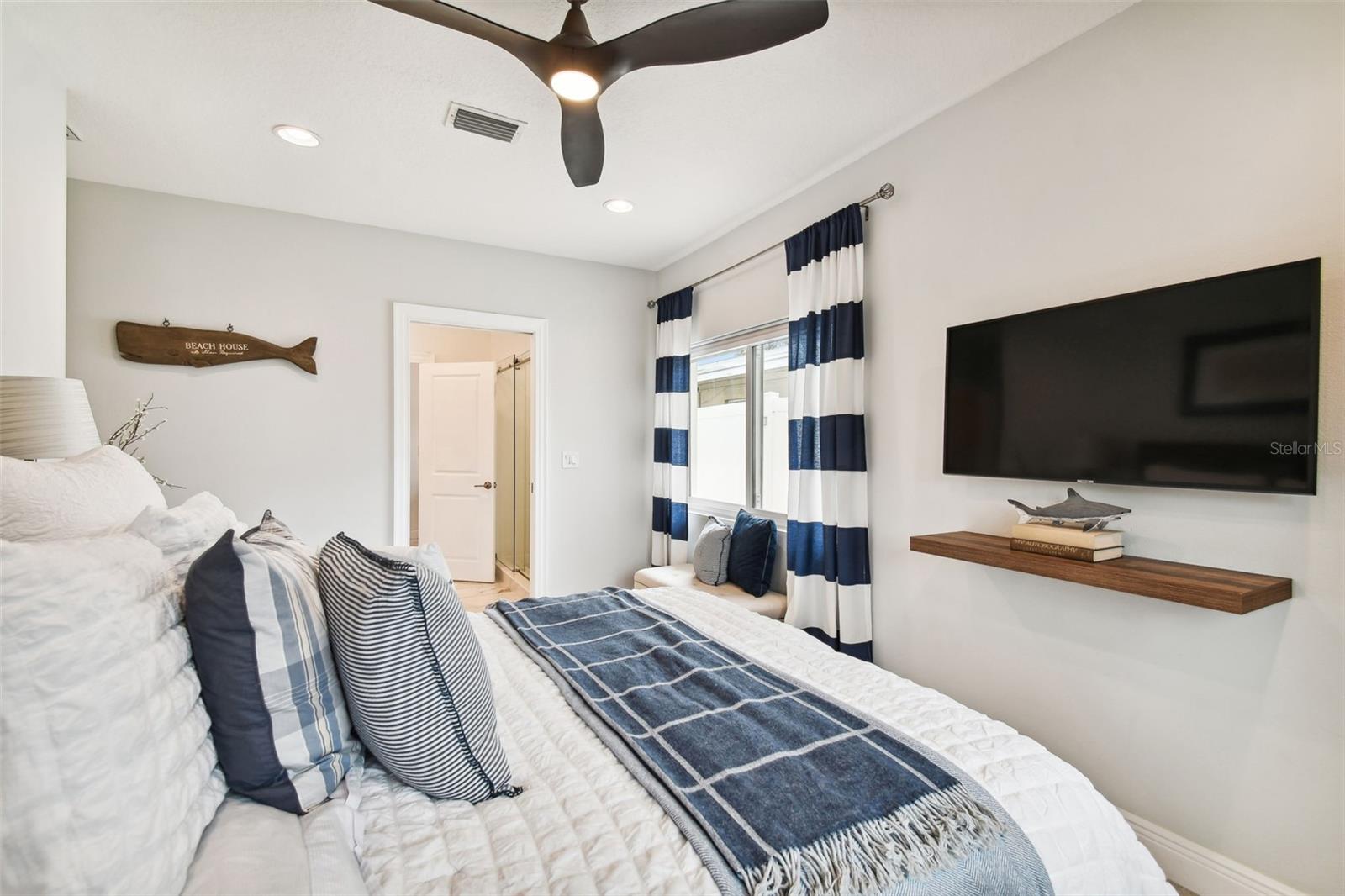 VENETIAN POINT - Residential