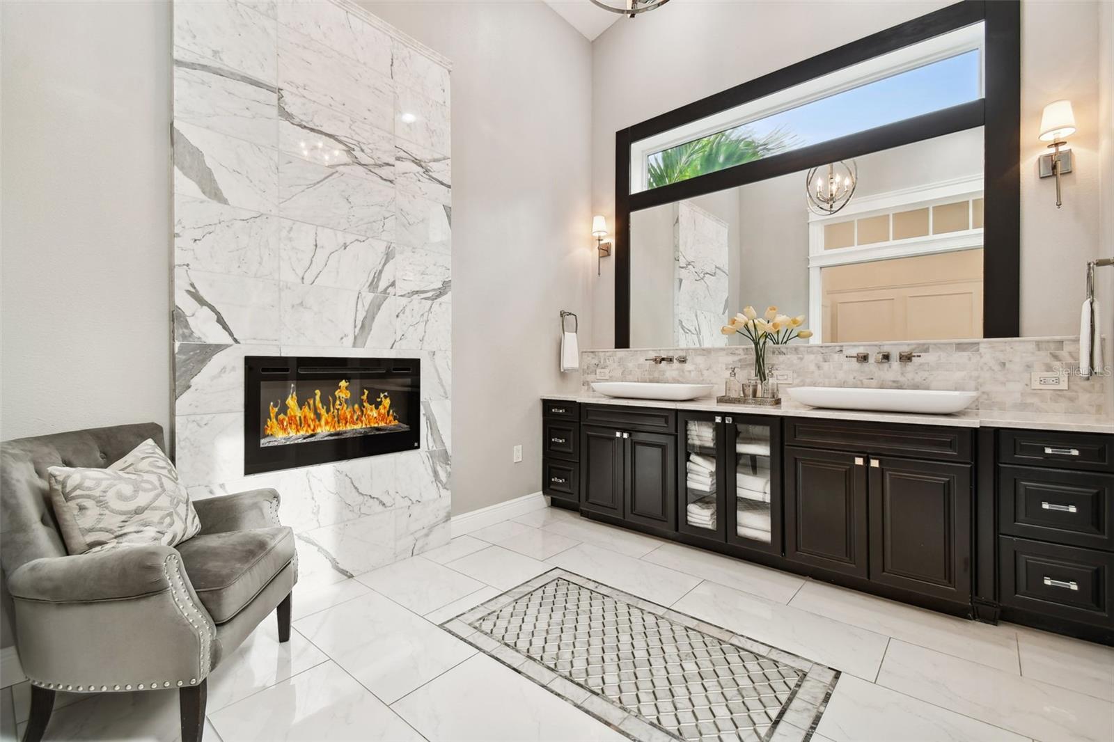 VENETIAN POINT - Residential