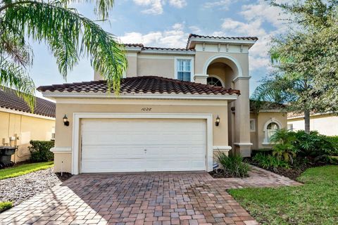 Photo of 1028 Tuscan Hills Boulevard, Davenport, FL 33897 (MLS # O6396184)