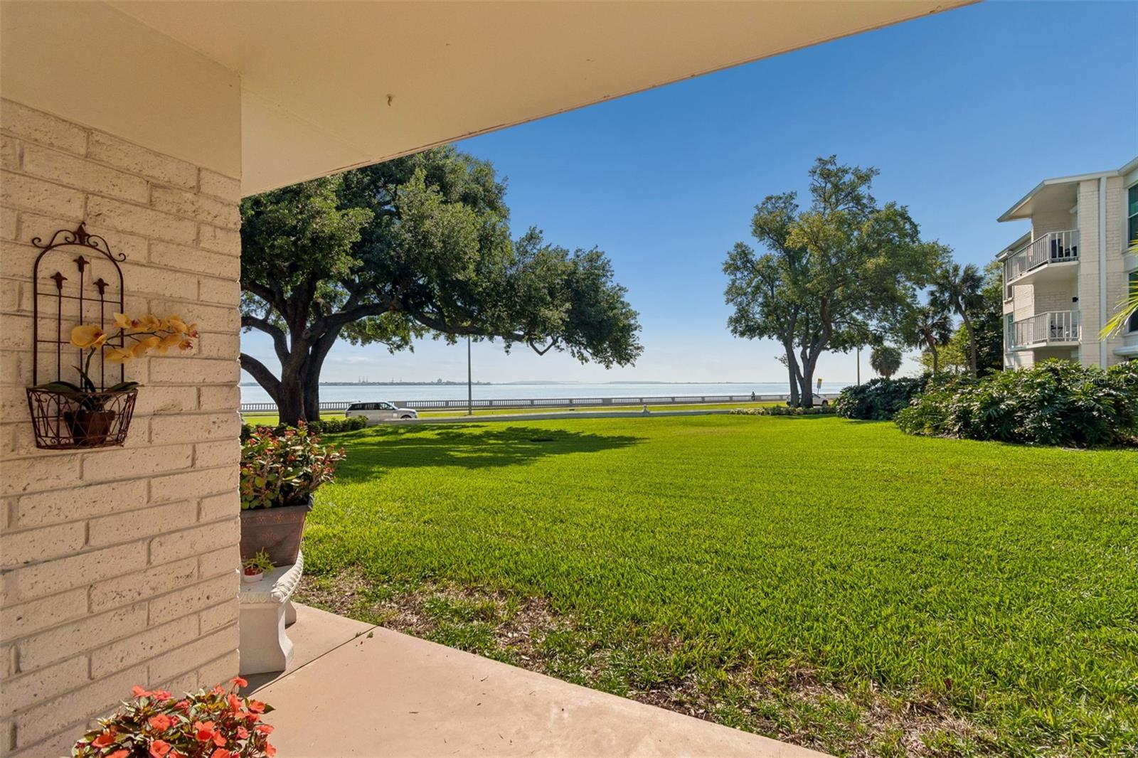 BAYSHORE TRACE CONDO - Residential