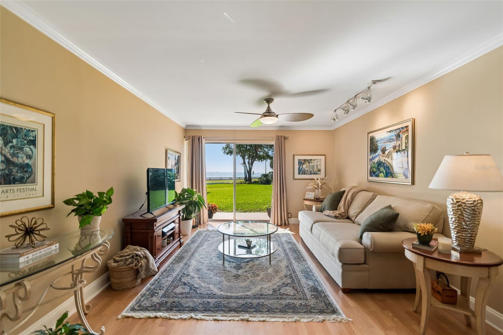 BAYSHORE TRACE CONDO - Residential