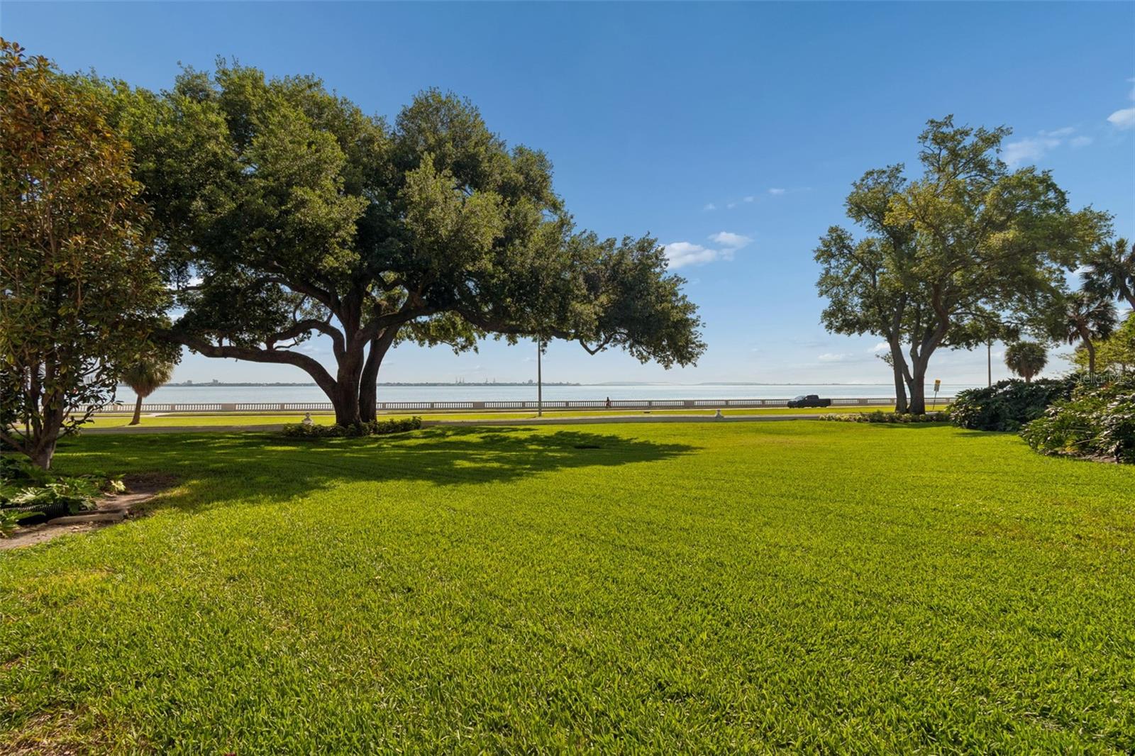 BAYSHORE TRACE CONDO - Residential