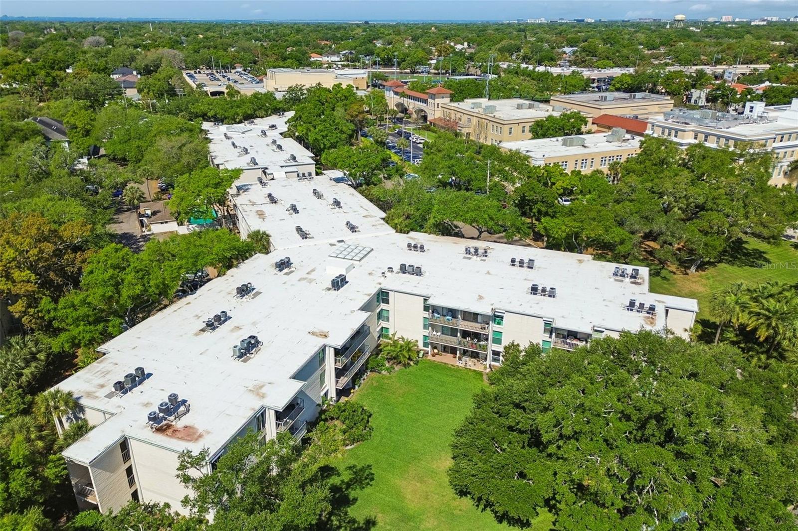 BAYSHORE TRACE CONDO - Residential