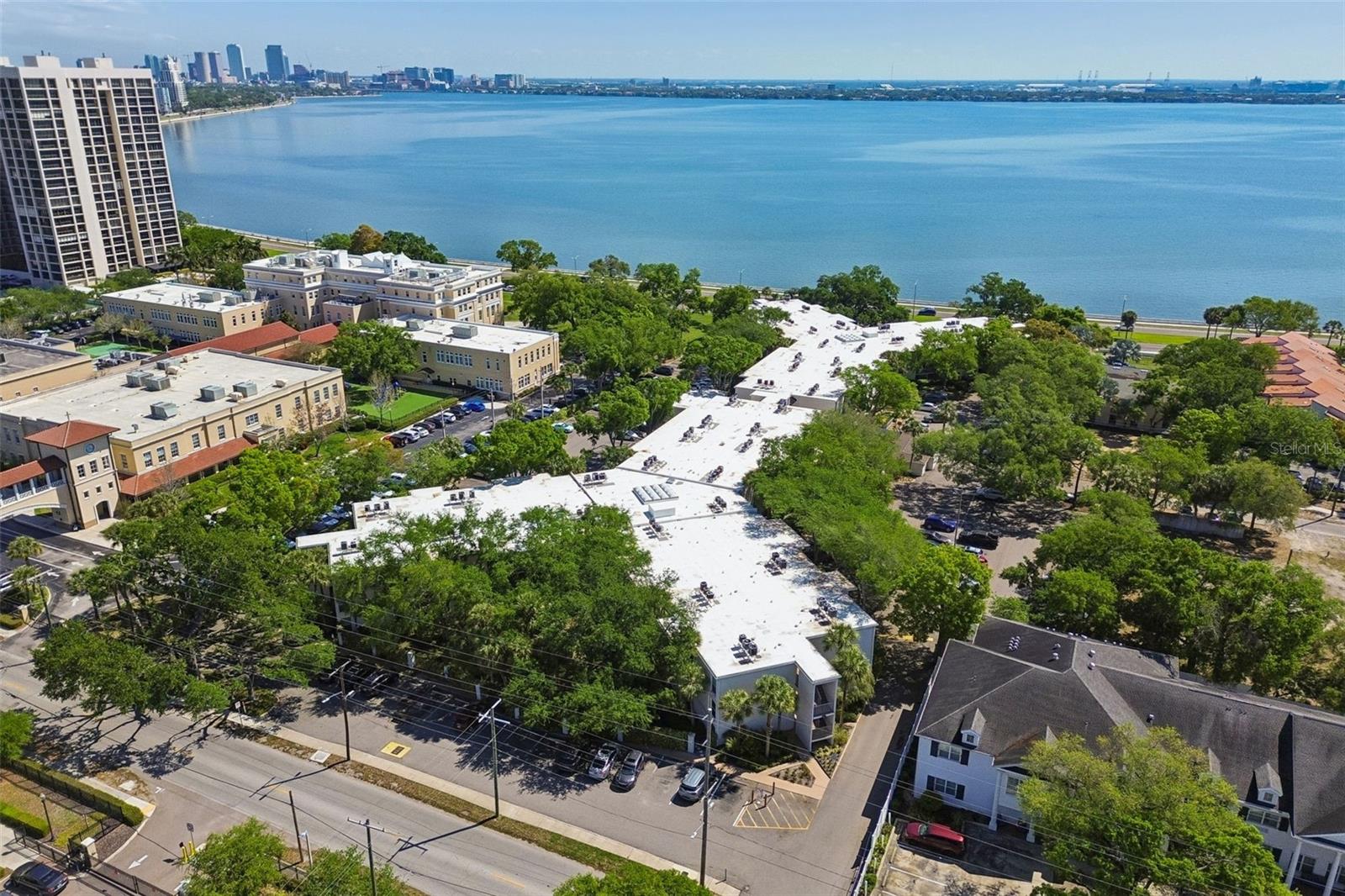 BAYSHORE TRACE CONDO - Residential