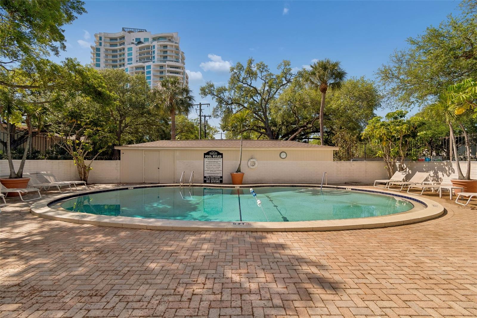 BAYSHORE TRACE CONDO - Residential