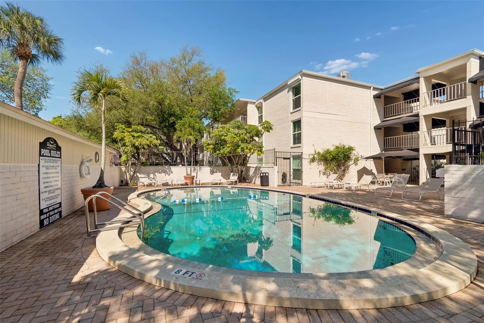 BAYSHORE TRACE CONDO - Residential