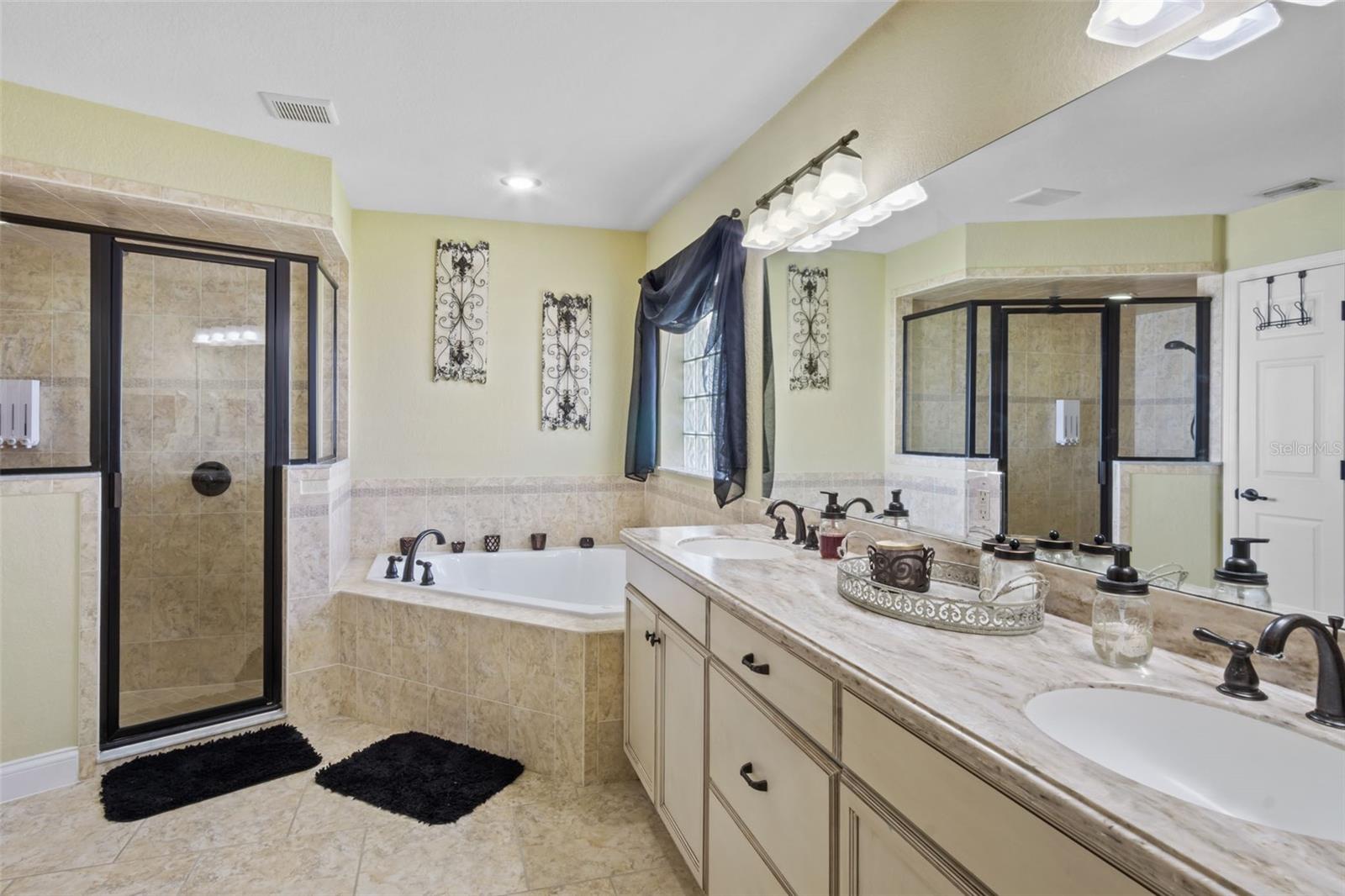 L & M ESTATES 28 - Residential