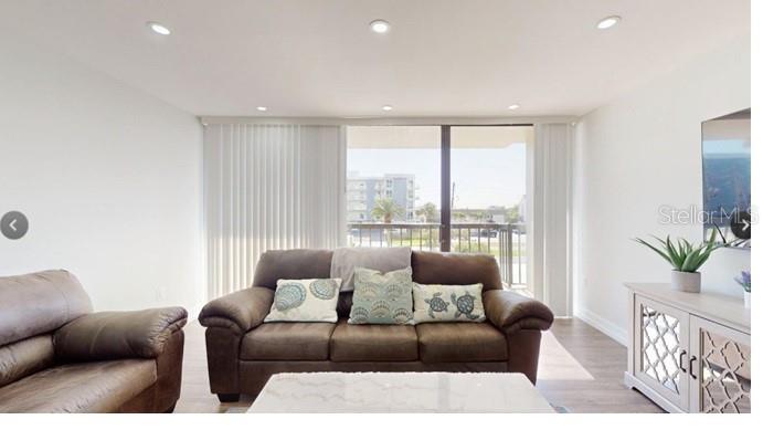 400 ISLAND WAY 210
