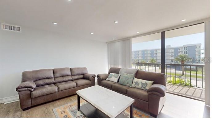 400 ISLAND WAY 210
