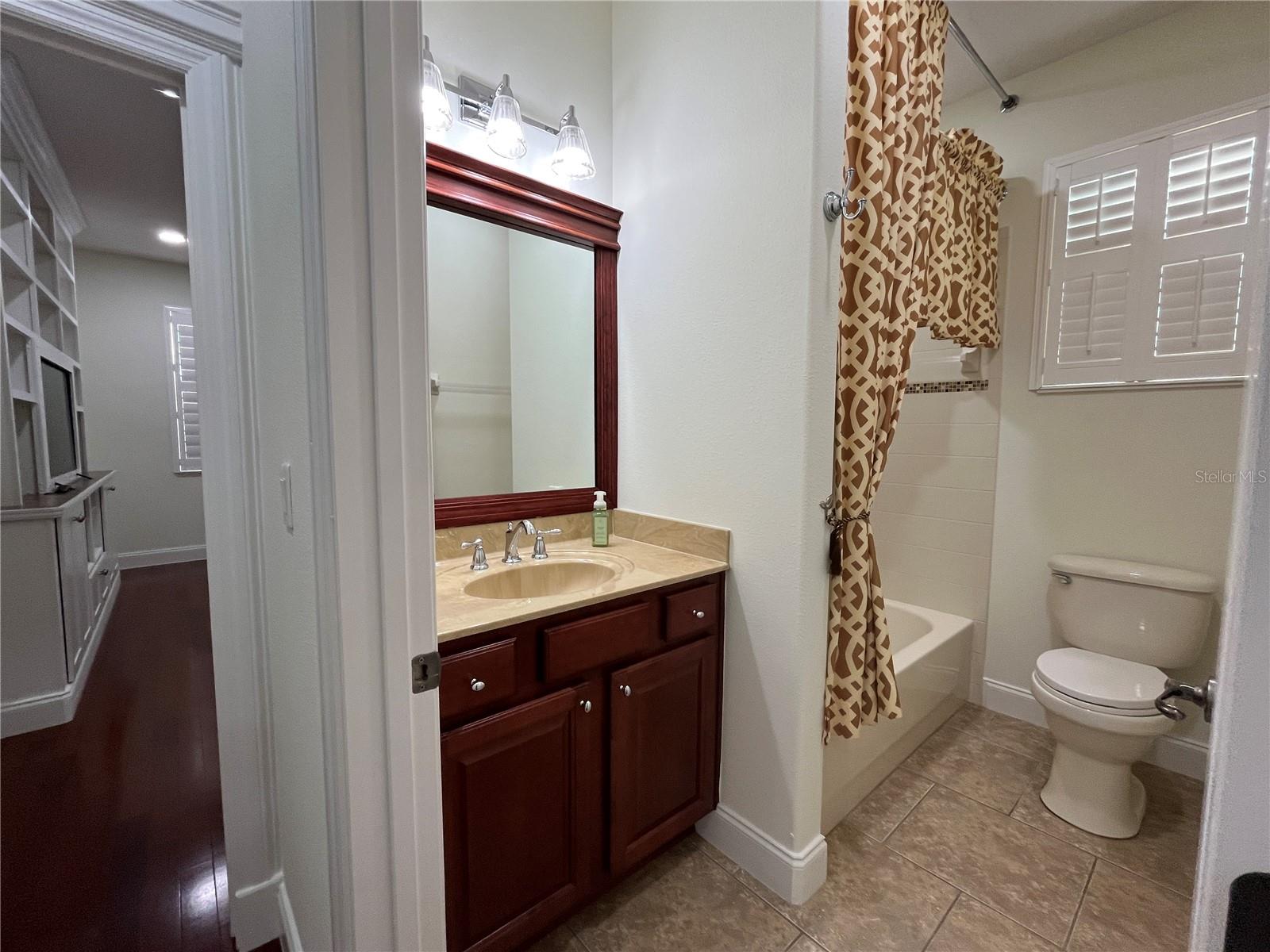 CHANDLER HILLS EAST PH I E I - Residential Lease