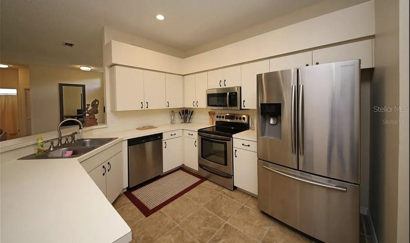 RIVER HILLS COUNTRY CLUB PH - Residential Lease