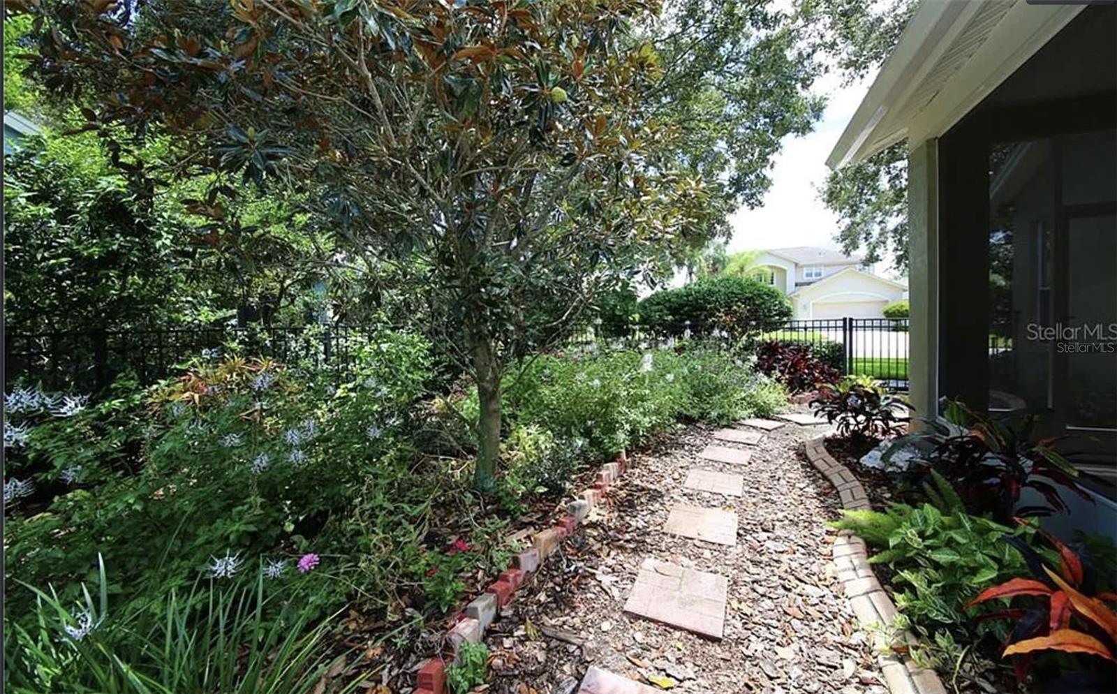 RIVER HILLS COUNTRY CLUB PH - Residential Lease