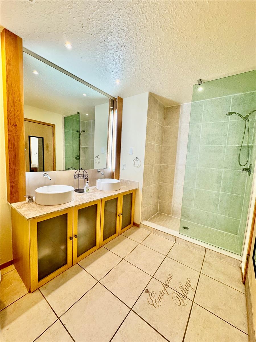 RESIDENCES AT EUROPEAN VILLAGE CONDOMINIUM BLDG C - Residential Lease