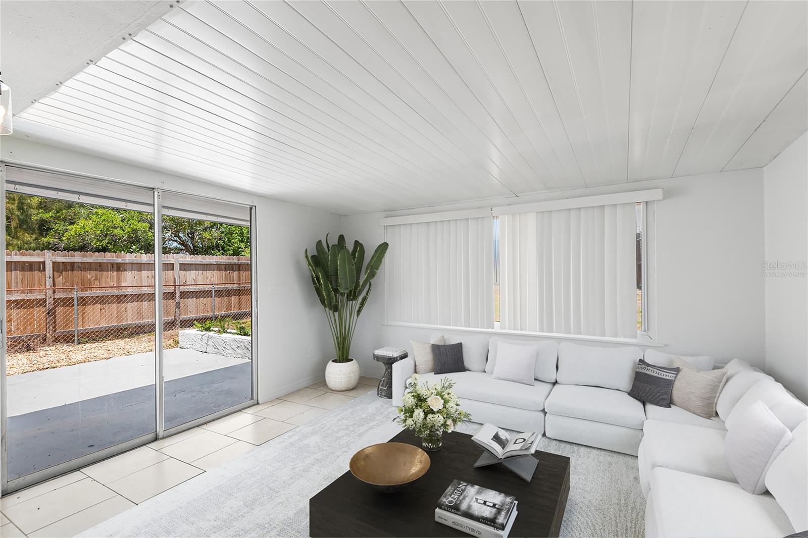 ALOHA GARDENS - Residential