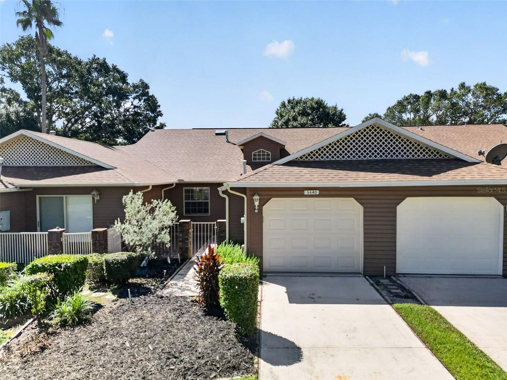 Photo of 5440 Rosewall Circle, Leesburg, FL 34748 (MLS # G5118163)
