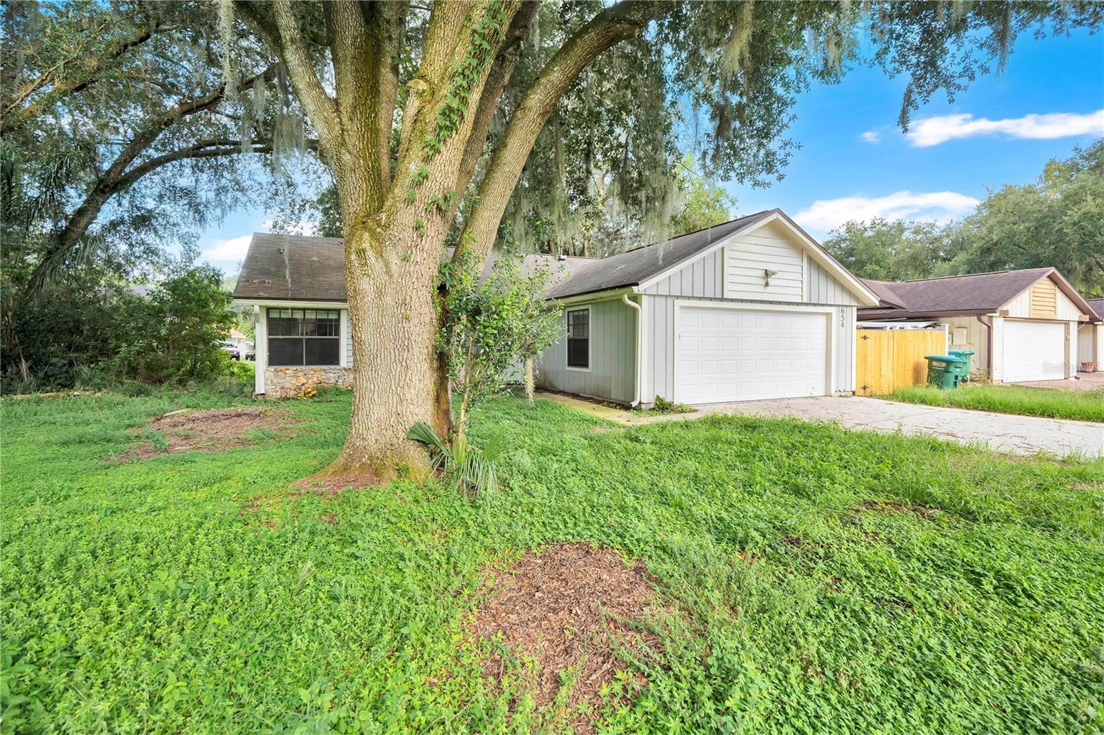 654 CYPRESS LANE