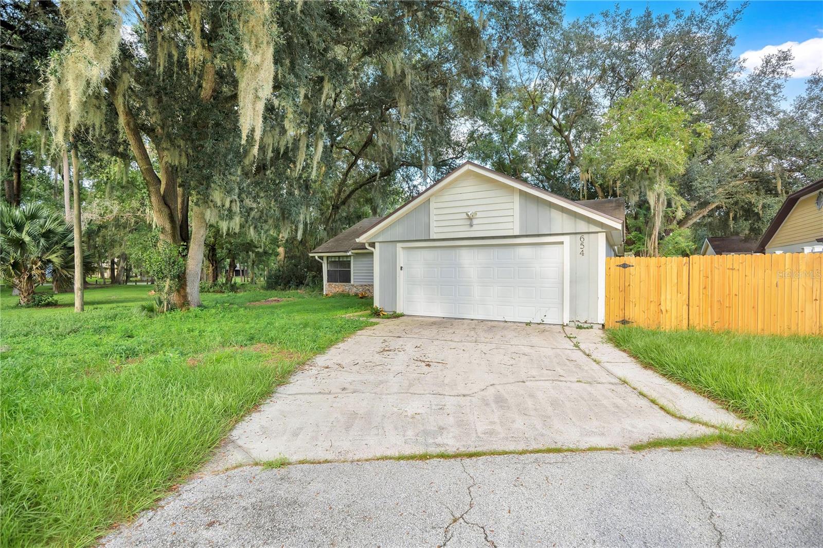 654 CYPRESS LANE